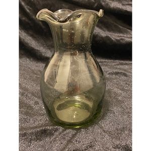 VINTAGE MCM PILGRIM(?) SEEDED BLOWN GLASS GREEN OPTIC VASE RUFFLED EDGE
